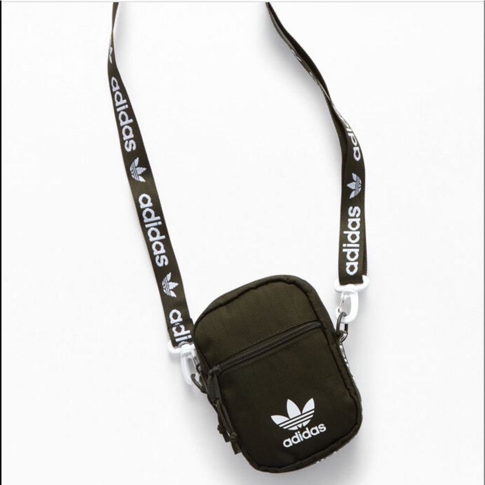 adidas originals crossbody bag💚🌻